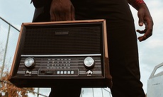AUDIENŢE RADIO. ZU revine pe primul loc în Bucureşti. Postul public, Magic, Rock şi Europa FM, creşteri notabile în ţară. Topul radiourilor în primăvara lui 2021
