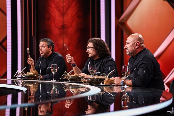 Audienţe Chefi la Cuţite. Bucătarii de pe Antena 1 au pornit peste Survivor, de pe Pro TV