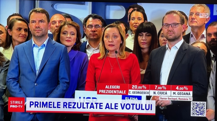 AUDIENŢE EXIT-POLL. Peste cinci milioane de români pe TV la ora 21.00, la primele sondaje, diferite total de rezultate. Pro TV şi România TV, primele staţii