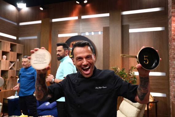 AUDIENŢE. Câţi români s-au uitat la premiera Chefi la cuţite? Pe ce segment a fost Antena 1 lider de audienţă? Topul posturilor, într-o luptă strânsă