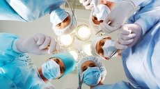 Ştirea Digi24.ro despre premiul câştigat de medicii români care au inventat o proteză pentru şold, distribuită de sute de ori