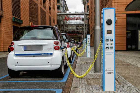 TOP ŞTIRI. Olanda va permite doar comercializarea autoturismelor electrice, în topul celor mai distribuite ştiri pe Facebook