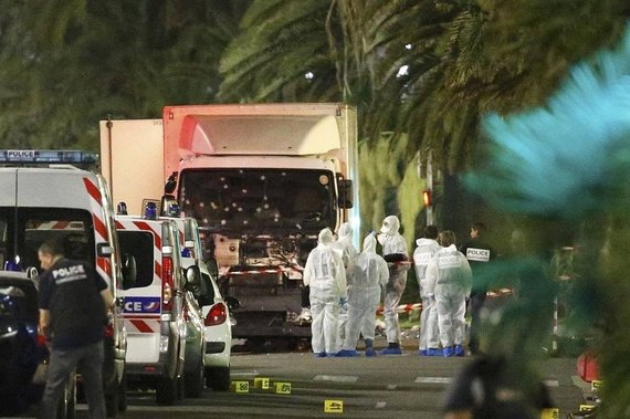 Social media din România, în şoc după atentatul de pe Coasta de Azur: “Noaptea groazei la Nisa”