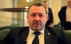 SHARED NEWS. Zeci de mii de reacţii pe Facebook la deputatul care e pregătit să folosească mitraliera cu care a luptat la Revoluţie