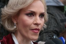 STIRI VIRALE. Se strang semnaturi pentru demiterea Gabrielei Firea. Stirea, virala pe Facebook