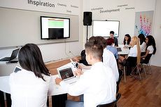SHARED NEWS. Ştirea zilei. Cum a schimbat o profesoară ora de română prin intermediul tehnologiei