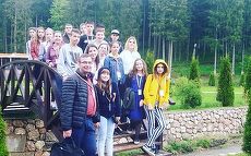 VIRAL. O lecţie pentru tot internetul. Gestul viral al unui profesor: S-a împrumutat la bancă pentru a-i duce în excursie pe elevii săraci