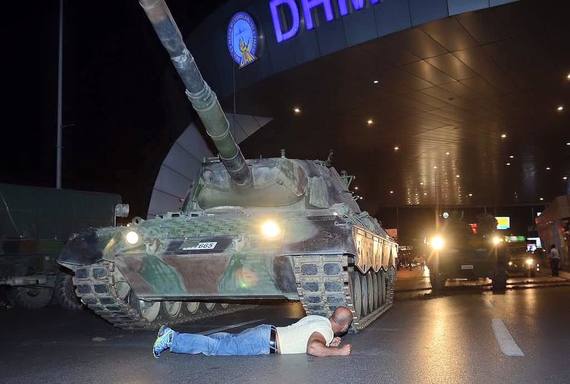 Mesajul de apreciere al lui Ponta la adresa turcilor care s-au luptat cu mana goala contra tancurilor, sute de comentarii pe Facebook