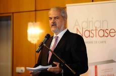 BLOGOSFERĂ. Adrian Năstase, despre Monica Macovei: mercenar pentru Bruxelles pentru a reprezenta România