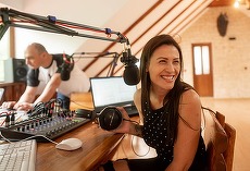 PARTENERIAT. Mai sunt patru locuri libere la workshop-ul de radio Dicţie.ro, de la Buşteni. Când e?
