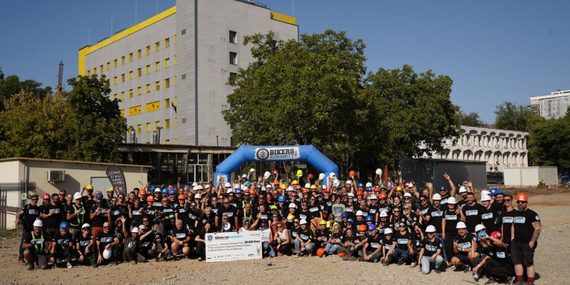 PARTENERIAT. 250 de voluntari din comunitatea Bikers for Humanity la Spitalul construit de Dăruieşte Viaţă: alpinişti utilitari costumaţi în supereroi şi un cec de 50.000 euro