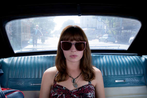 Netflix anulează serialul de comedie Girlboss, după numai un sezon