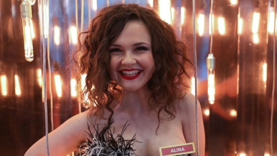 Alina Dinca  - Canta acum cu mine. Alina Dincă a devenit cunoscută după participarea la primul sezon al show-ului Românii au talent. Atunci a ajuns în marea finală, alături de câştigătorul ediţiei, Adrian Ţuţu.