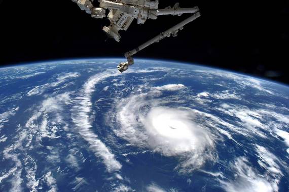 Discovery a documentat cele mai puternice uragane care au lovit SUA, Harvey şi Irma