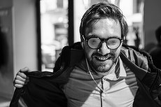 FACEM ROMÂNIA BINE. Cristian Lupşa, 10 ani de DoR. Povestea unei reviste de ...poveşti. Decât o Revistă.