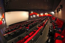 SECŢIUNE SPECIALĂ. Reclamele la cinema. Ce public atrag? Ce au special? O audienţă "captivă", mult mai atentă faţă de ale suporturi media