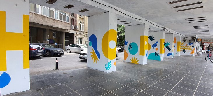 COMUNICAT. Foto cu artă murală. savana a donat 1 tonă de vopsea pentru evenimentul-manifest Street Delivery 2020