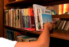 COMUNICAT. Donaţii de carte. 300 de copii au primit în dar o nouă bibliotecă, din campania „Dăruieşte o lume de basm”