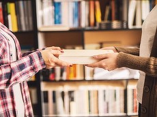 COMUNICAT. Ai cărţi de vânzare? Un serviciu de ridicare cărţi de la domiciliu e cea mai rentabilă soluţie