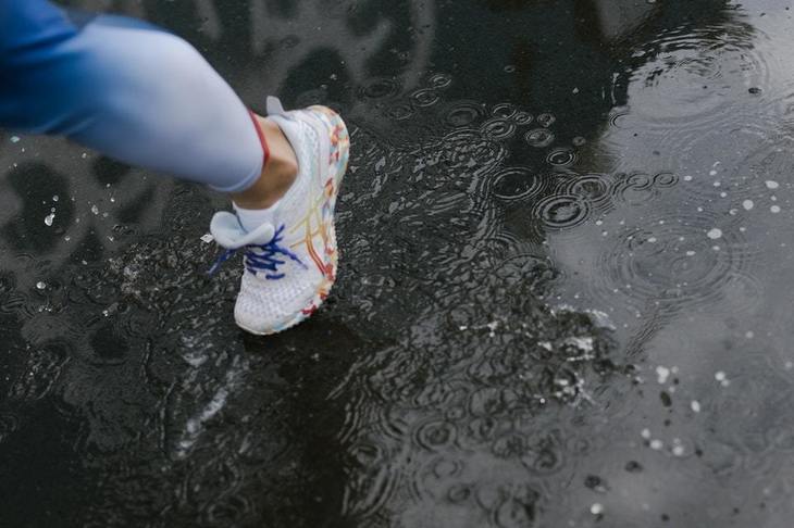 COMUNICAT. Alergarea pe ploaie: Cum să te echipezi corect?