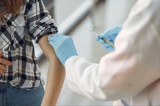 COMUNICAT. Diferenţa dintre imunitatea prin vaccinare şi cea dobândită în cazul coronavirusului