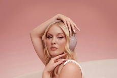 COMUNICAT. Mini-seria „Life in Pink” a Zarei Larsson marchează lansarea noilor căşti premium „Smoky Pink” de la Sony  
