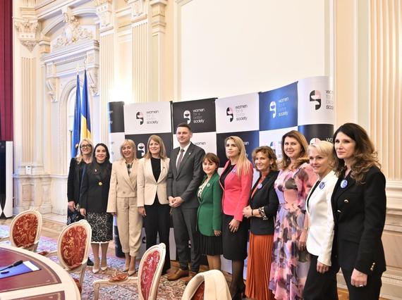 COMUNICAT. Femeile din politică, administraţie şi afaceri, pentru prima dată la aceeaşi masă de dialog constructiv. Summitul „Femei pentru o societate mai bună – De la voce la putere”, organizat de Women for a Better Society la Senatul României