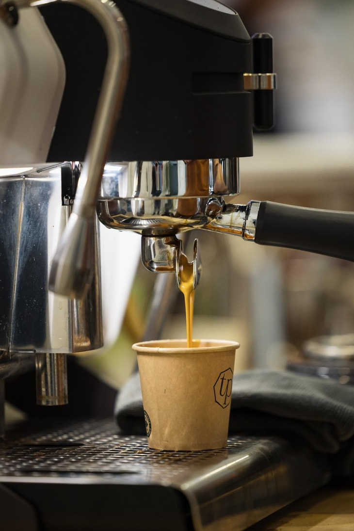 COMUNICAT. Code2Cup, festival de cafea pentru profesioniştii din IT,  îşi aşteaptă vizitatorii pe 21 iunie: ateliere, experienţe de gust, competiţie 