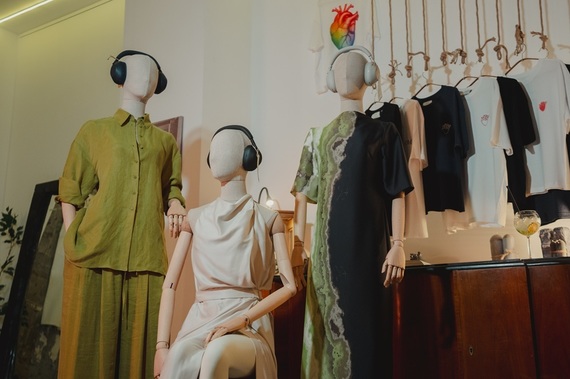 COMUNICAT. Sony şi ESHTE: lansarea unui parteneriat de impact la intersecţia dintre tehnologie şi tendinţe în moda sustenabilă