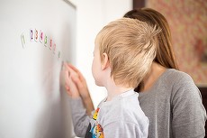 COMUNICAT. 200 de organizaţii partenere în Federaţia R.O. TSA au obţinut includerea mesajului de diagnosticarea precoce a autismului în lista oficială de mesaje de interes public