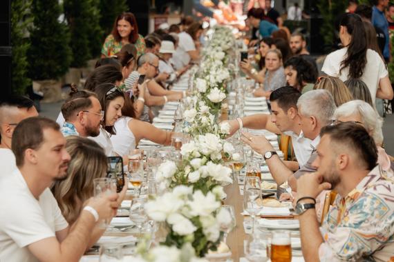 Comunicat. VIDEO. Birra Moretti continuă seria evenimentelor Live Birra Moretti cu La Grande Cena – o invitaţie de a redescoperi bucuria meselor împreună