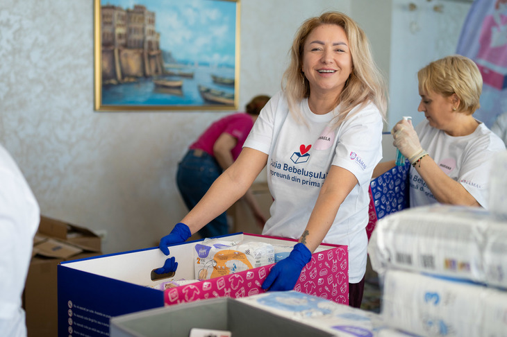 COMUNICAT. Maraton de voluntariat Cutia Bebeluşului la Constanţa:150 de cutii pregătite pentru mame şi nou-născuţi