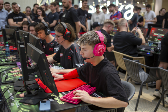 COMUNICAT. Peste 1200 de jucători de Counter-Strike 2 şi Brawl Stars din toată ţara participă la competiţia Esports Kings