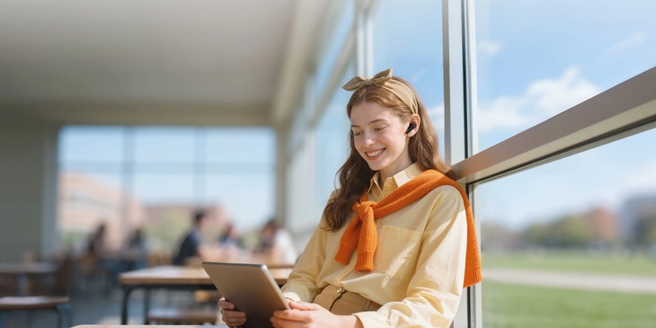 COMUNICAT. Cel mai util gadget de călătorie în 2026: căşti cu traducere simultană cu AI