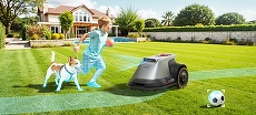 COMUNICAT. Cum să îţi întreţii curtea vara cu roboţii de tuns gazonul eufy