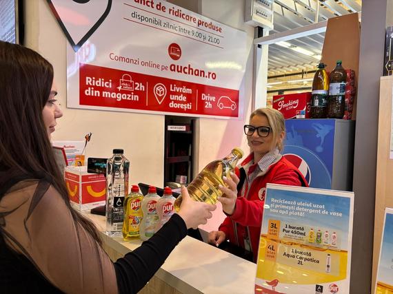 COMUNICAT. Auchan: peste 2 milioane de litri de ulei alimentar uzat colectat şi noi beneficii pentru clienţii care reciclează 
