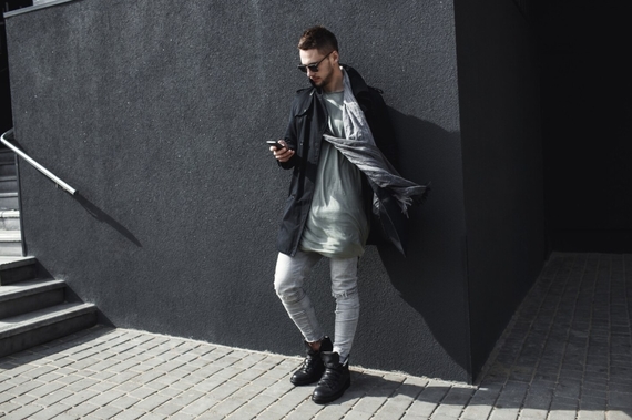 COMUNICAT. Tendinţe streetwear pentru bărbaţi în 2026: ce este la modă în prezent?