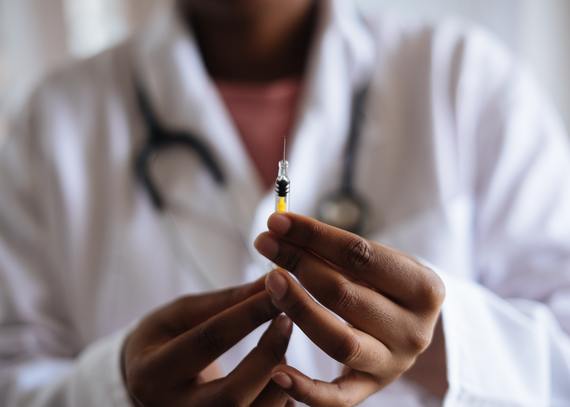 Când teoria conspiraţiei învinge: Mulţi infirmieri şi asistenţi medicali din Belgia refuză vaccinarea