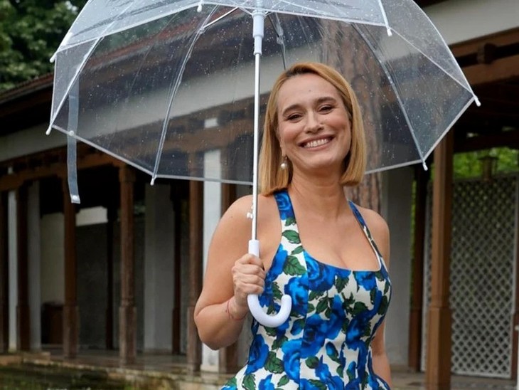 Ciclonul „Barbara”, subiect de ironie şi îngrijorare pentru oamenii de televiziune.  Andreea Esca: „Oamenii ne înjură pe noi, jurnaliştii”. Lucian Mîndruţă: „Unii se panicau şi cumpărau apă şi hârtie igienică”