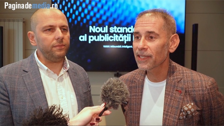 Reportaj VIDEO. Campaniile online ies în stradă, pe ecrane! Agenţiile au aflat cum pot rula reclame şi pe net, şi pe Digital Outdoor. Exemple clare: un food delivery se poate promova rapid când plouă!