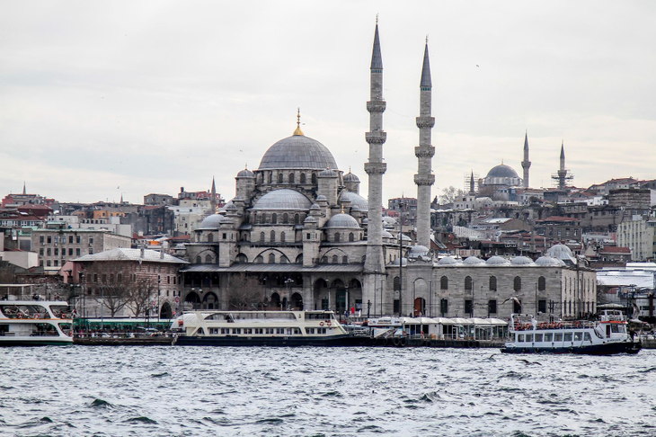 COMUNICAT. Destinaţii pentru iubitorii de istorie: oraşe pline de monumente şi poveşti