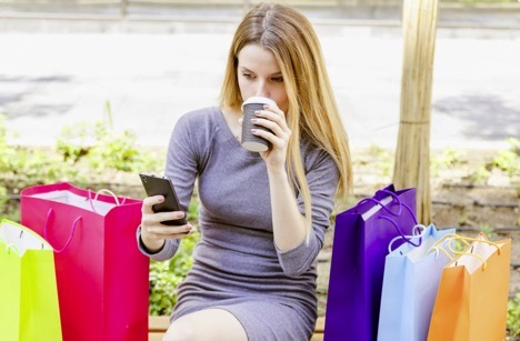 COMUNICAT. Când punga devine primul mesaj de brand pe care îl ia clientul acasă
