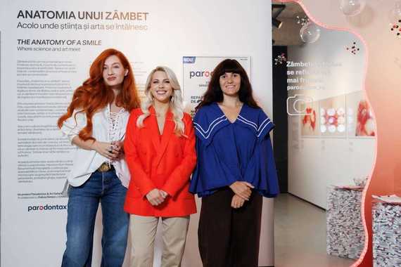 COMUNICAT. Anatomia unui zâmbet: Ştiinţa îngrijirii orale şi arta contemporană s-au întâlnit la vernisajul expoziţiei parodontax de la Art Safari