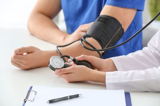 Reducerea tensiunii arteriale poate scădea riscul de demenţă cu 15%, indică un studiu