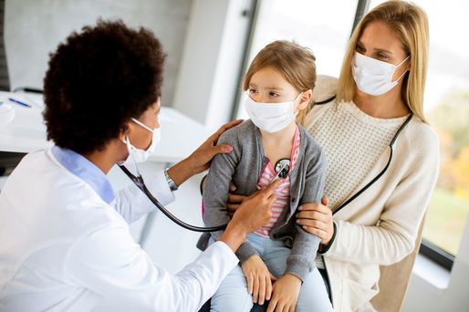 Riscuri mai mari de afecţiuni renale, cardiace şi gastrointestinale la copii după Covid-19