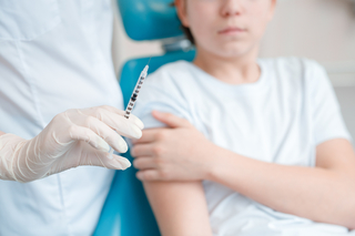 VIDEO Contează în ce braţ este administrat vaccinul? Cercetătorii oferă o explicaţie ştiinţifică