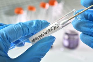 Primul anticorp administrat într-o singură doză împotriva infecţiei cu virusul sinciţial respirator pentru nou-născuţi şi sugari, autorizat în SUA