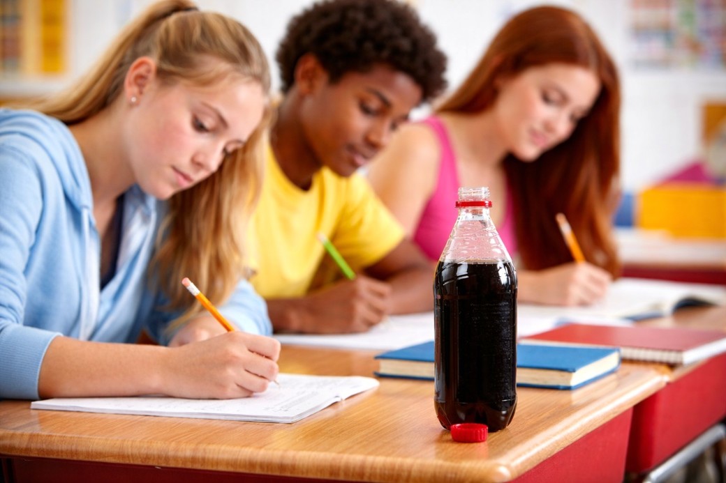 Consumul ridicat de băuturi cu zahăr, asociat cu simptome de anxietate la adolescenţi