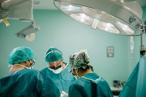 Premieră medicală: Primul transplant reuşit de celule stem de la un donator decedat, într-un studiu clinic pentru cancerul de sânge