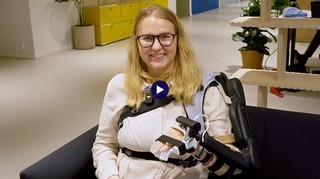 VIDEO Primul dispozitiv robotic extern care sprijină mişcarea membrelor afectate oferă pacienţilor cu AVC mai multă independenţă